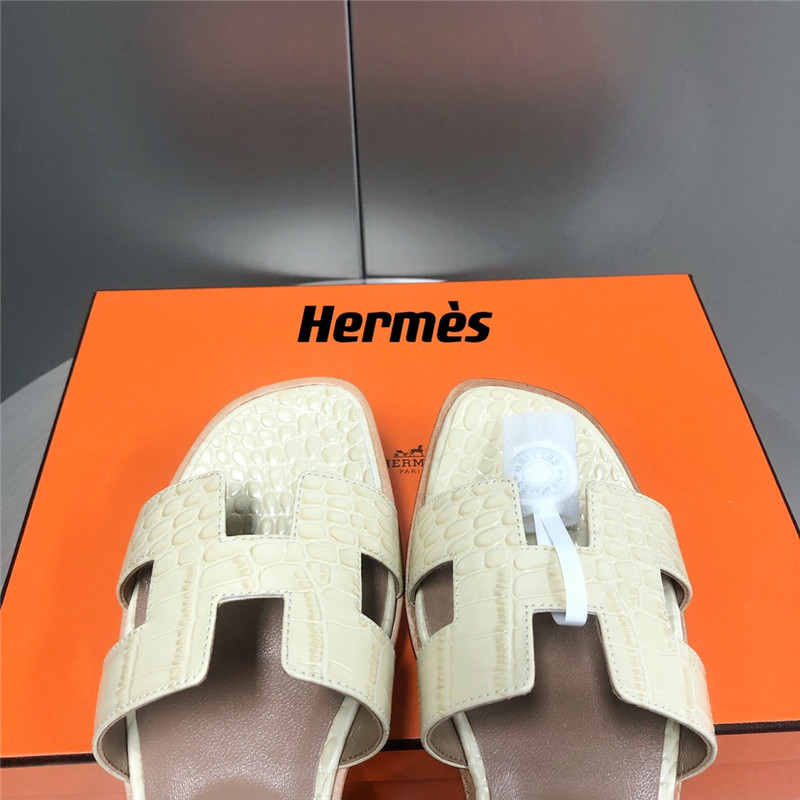 hermes oran crocodile slippers