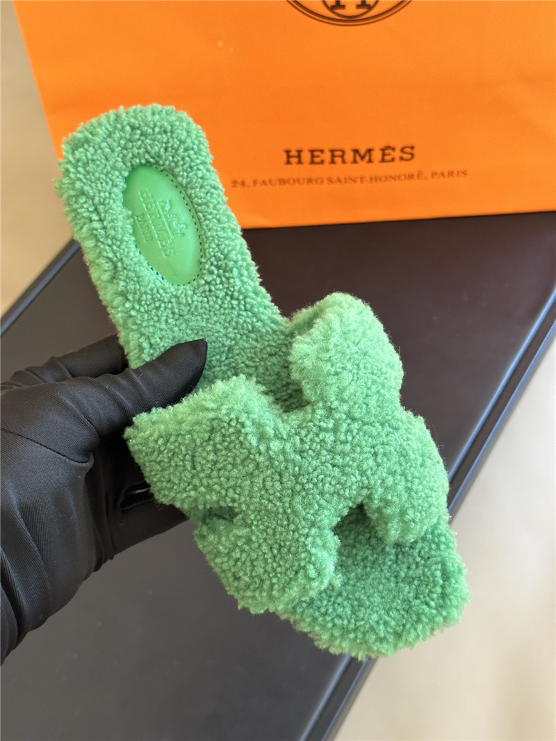Hermès fur roll cake hair H slippers