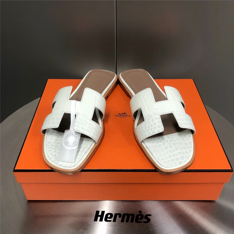 hermes oran crocodile slippers