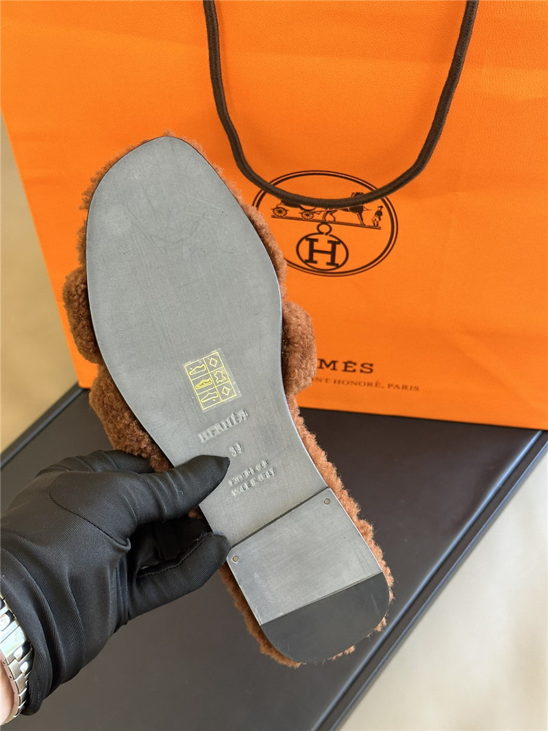 Hermès fur roll cake hair H slippers