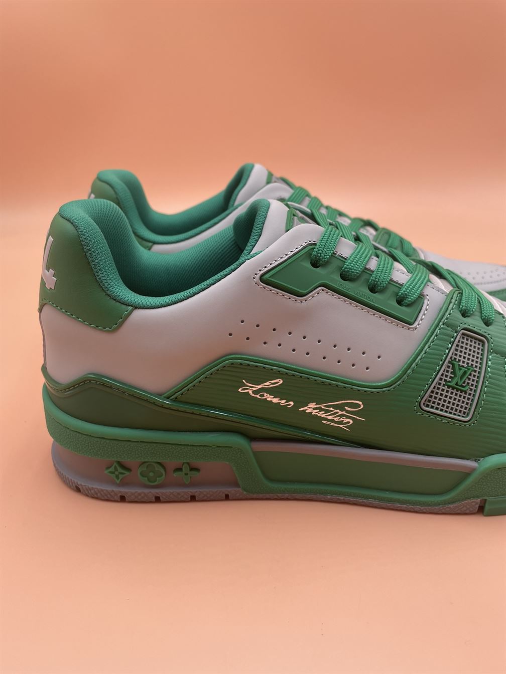 LOUIS VUITTON LV TRAINER SNEAKER   LVS060