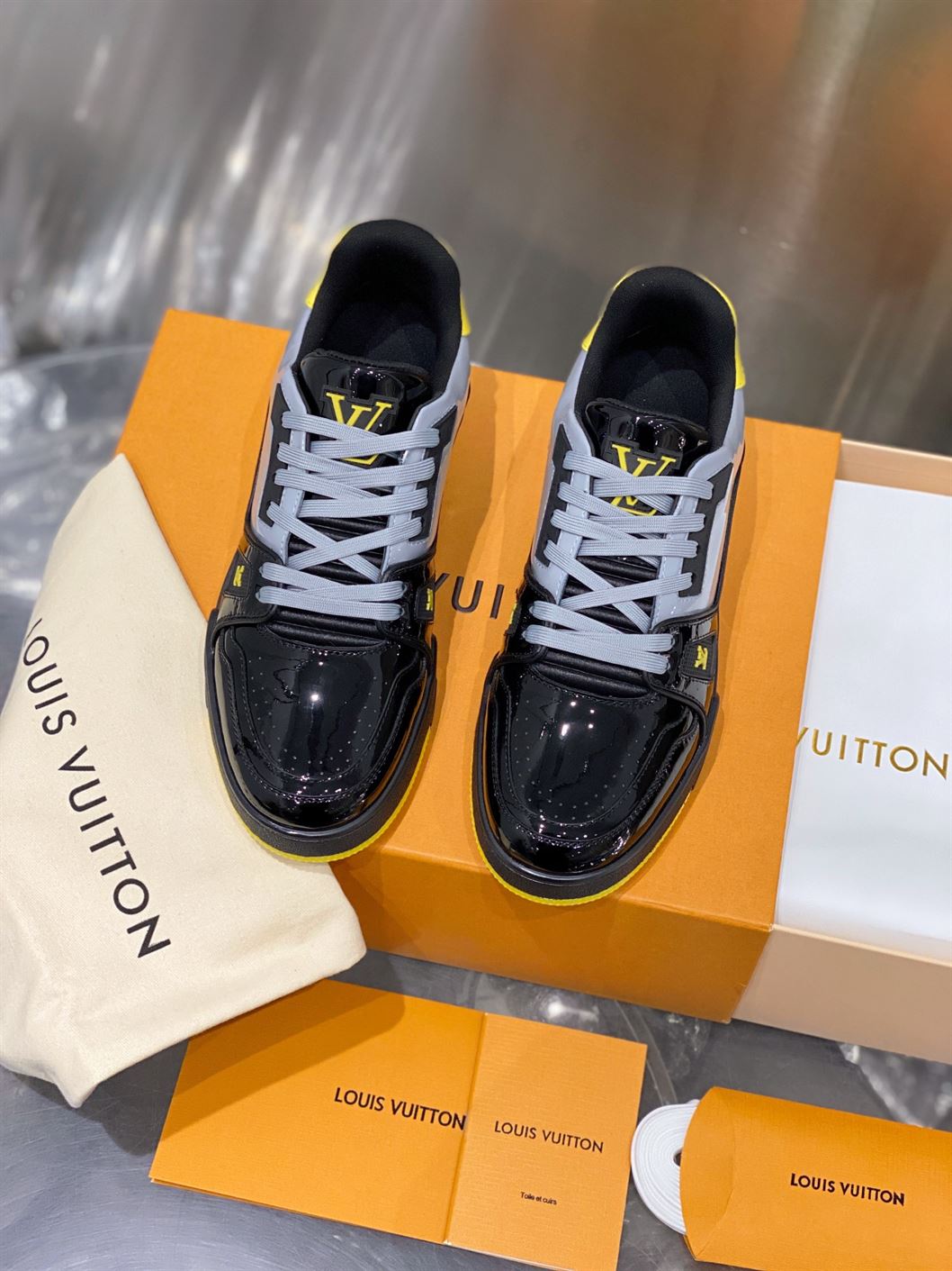LV Shoes Replica TRAINER SNEAKERS IN BLACK PATENT CANVAS   LVS004