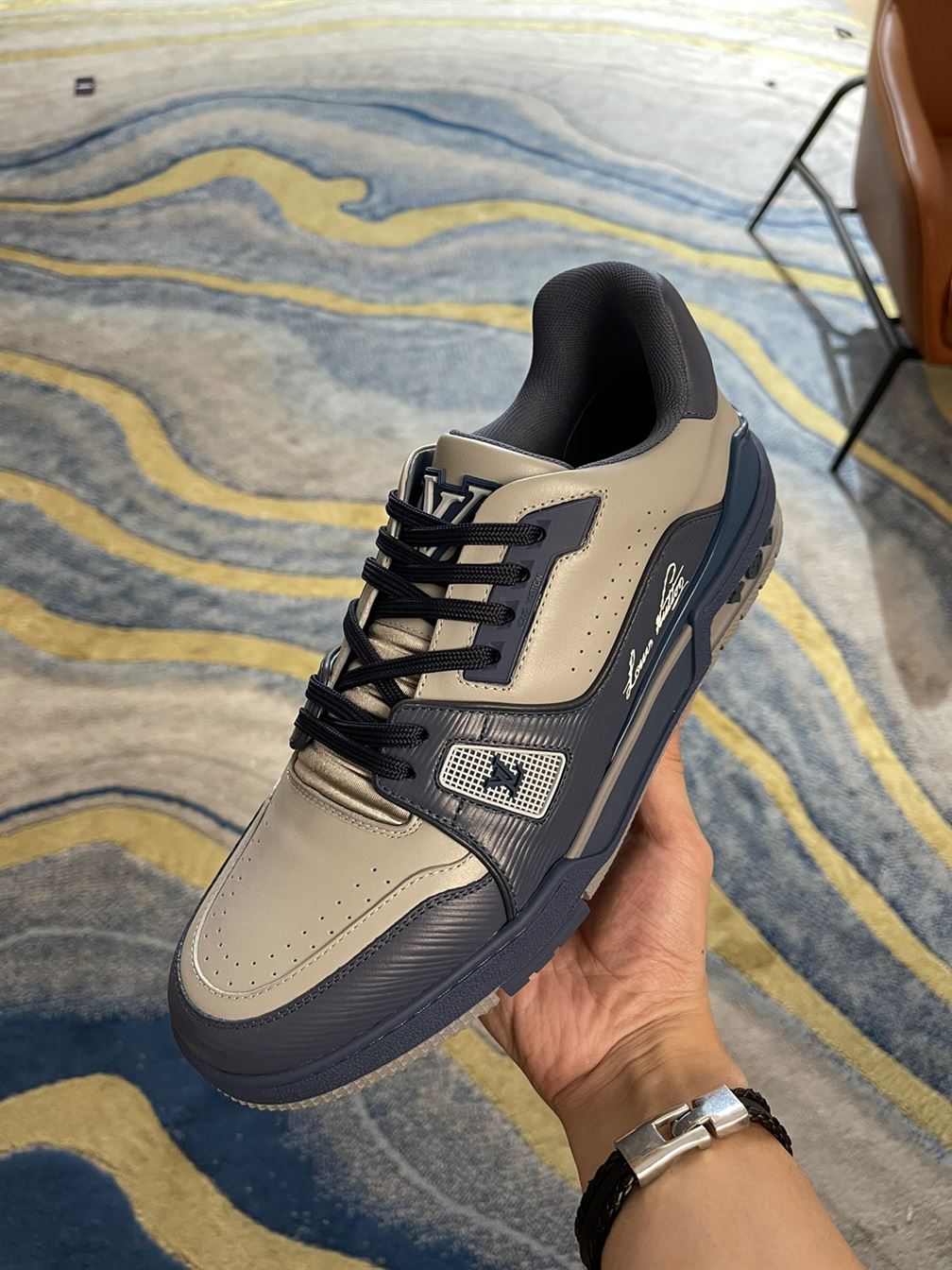 LOUIS VUITTON LV TRAINER SNEAKER   LVS062