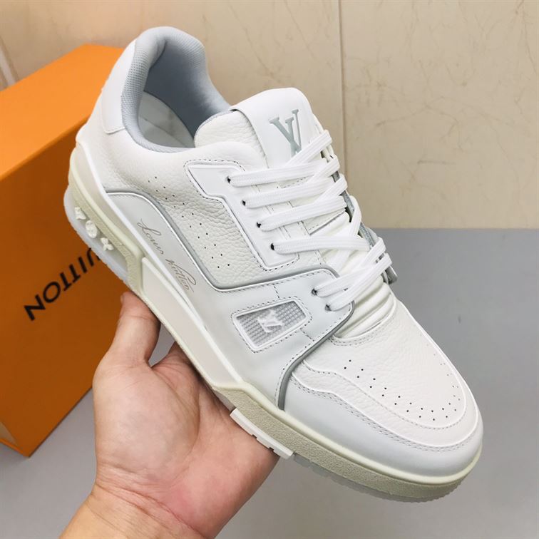 LOUIS VUITTON TRAINER SNEAKER   LVS124