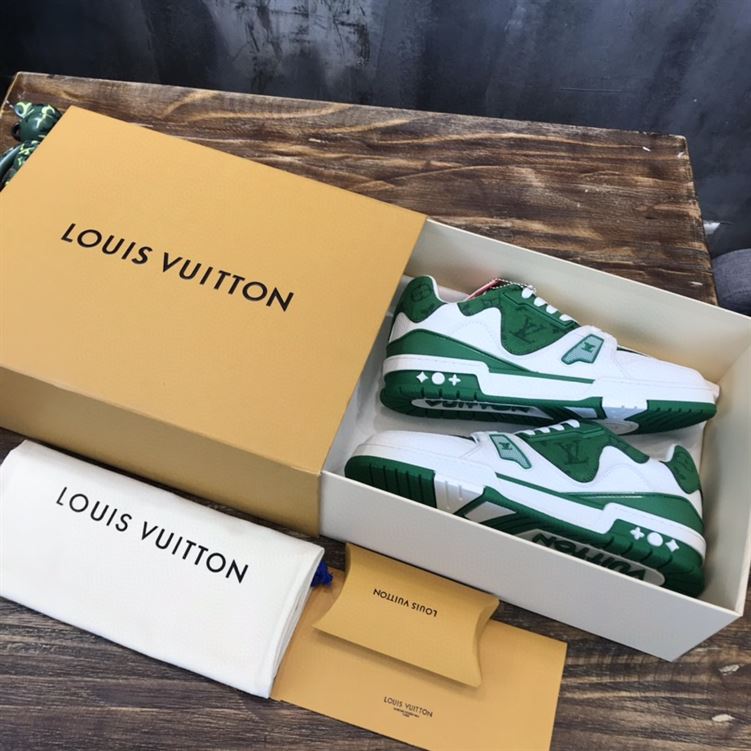LOUIS VUITTON TRAINER SNEAKER   LVS032
