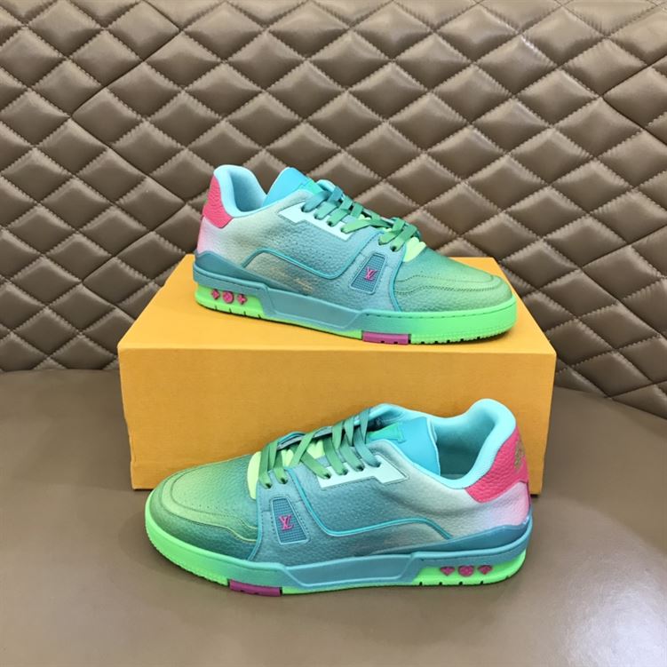 LOUIS VUITTTON TRAINER SNEAKERS IN GREEN GRAINED CALF LEATHER   LVS002