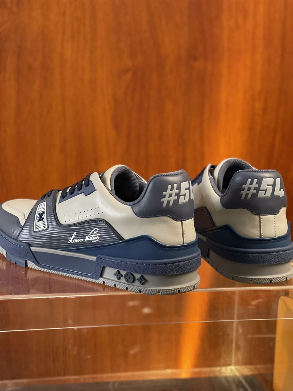 LOUIS VUITTON LV TRAINER SNEAKER   LVS062