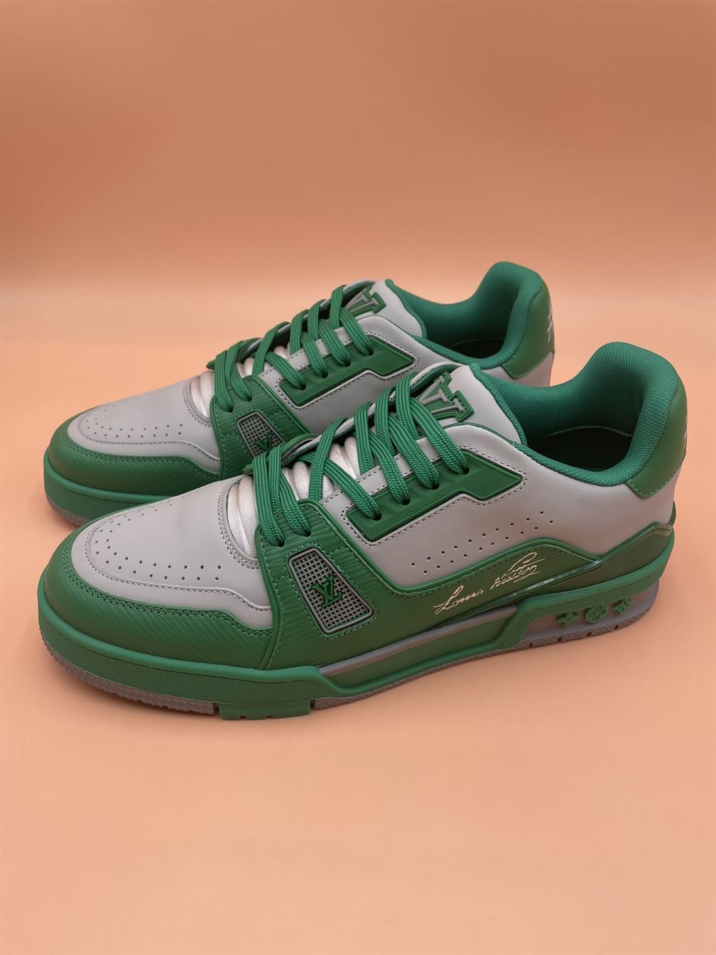 LOUIS VUITTON LV TRAINER SNEAKER   LVS060