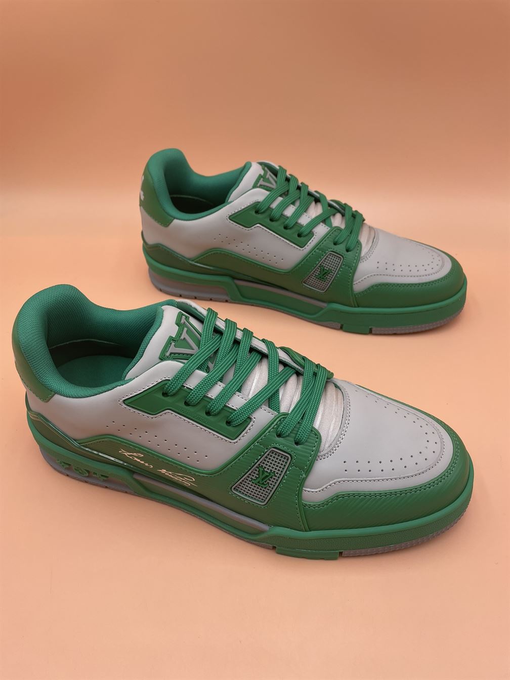 LOUIS VUITTON LV TRAINER SNEAKER   LVS060