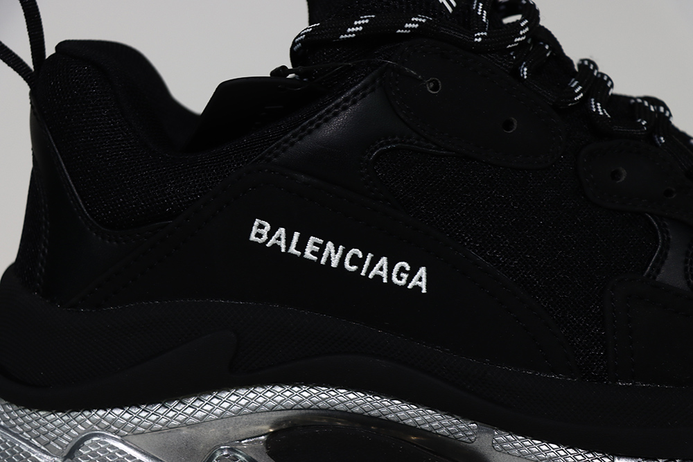 BALENCIAGA TRIPLE S SNEKAER  Black Silver