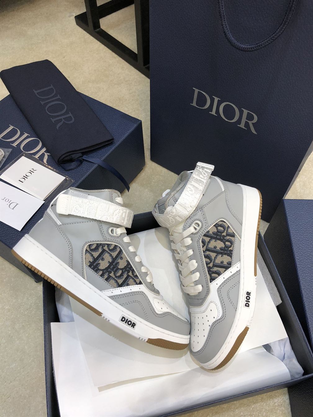 DIOR B27 HIGH-TOP SNEAKER   DO009