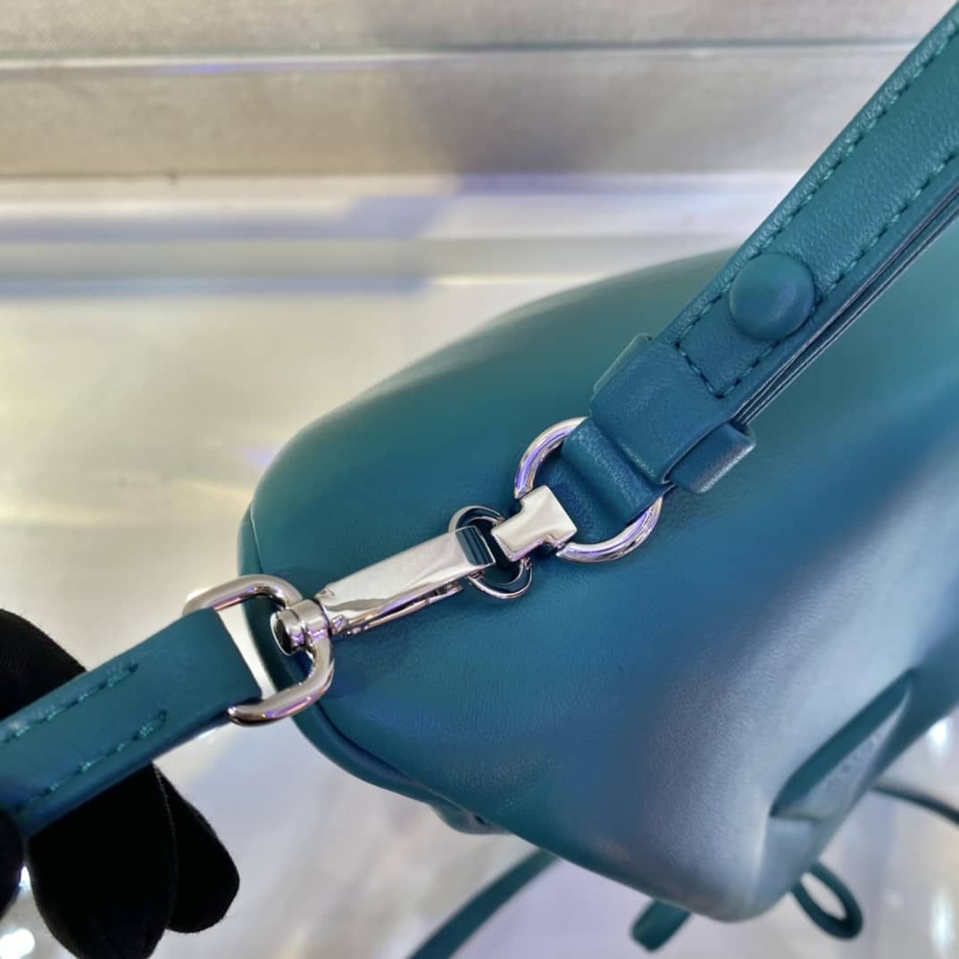 Replica Pradas Leather Triangle Replica Shoulder Bag