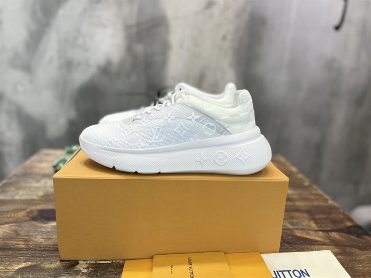LOUIS VUITTON SHOW UP SNEAKER   LVS088