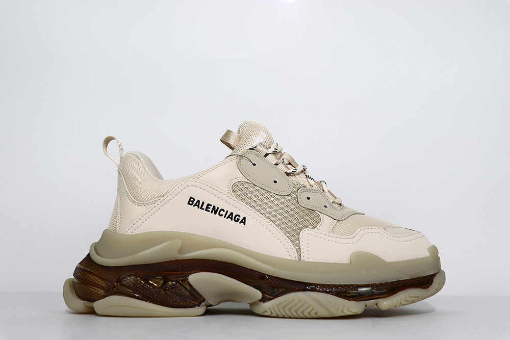 BALENCIAGA TRIPLE S SNEKAER  Milky white