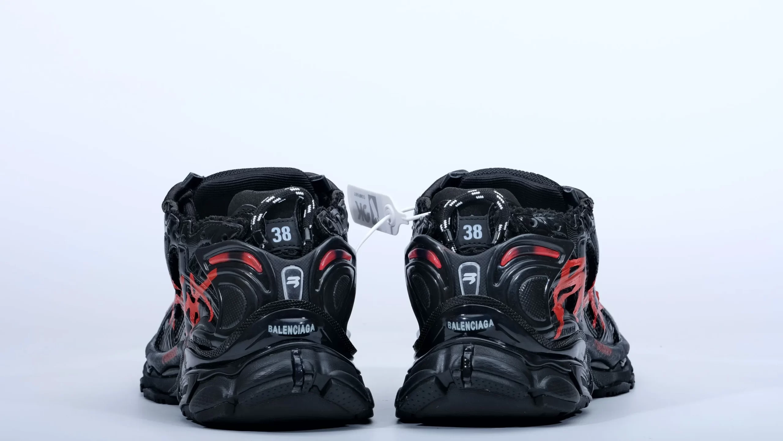 Runner Graffiti Sneaker in Red and black mesh and nylon