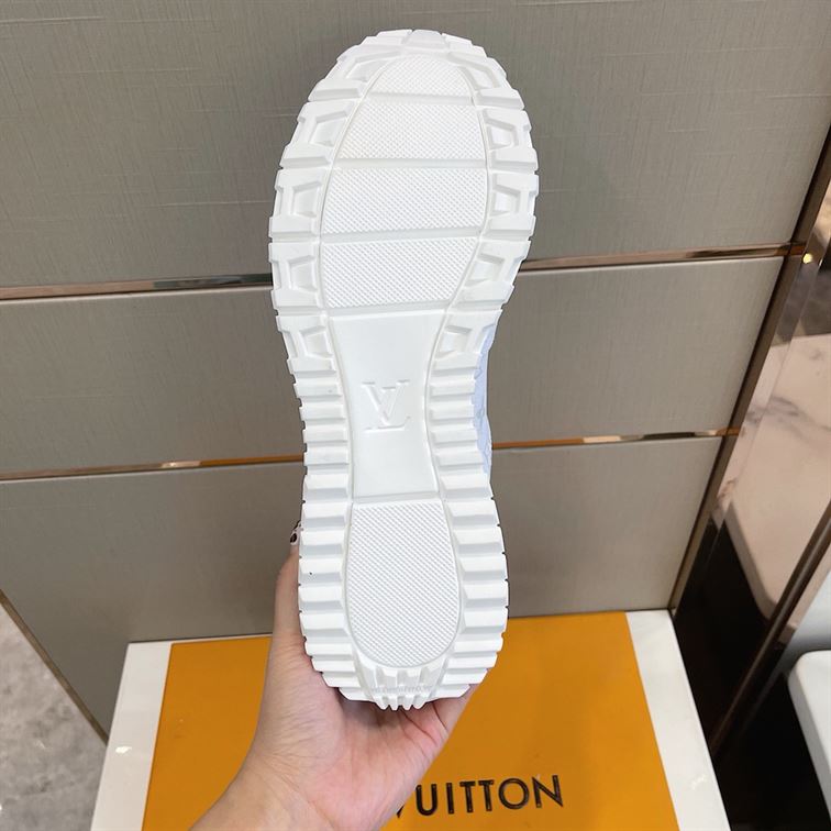 LOUIS VUITTON RUN AWAY SNEAKER   LVS007