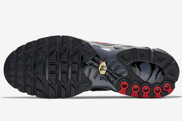 Air Max Plus  Black Gradient Red  CI2299-001
