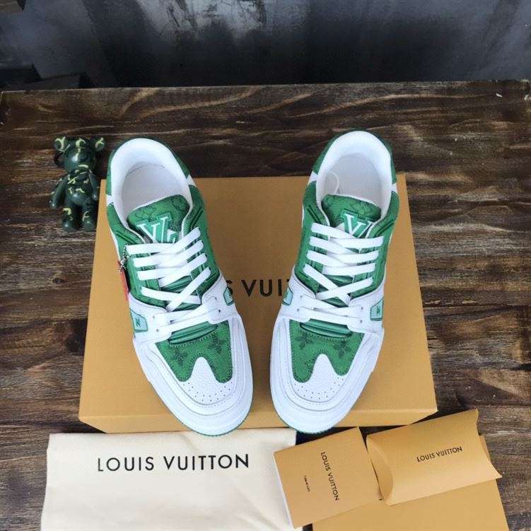 LOUIS VUITTON TRAINER SNEAKER   LVS032