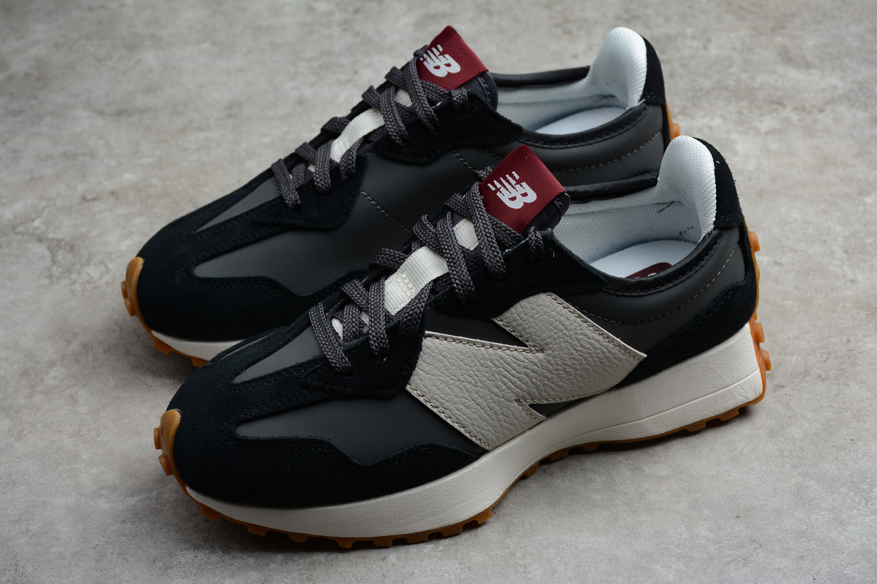 Wmns 327  Black  WS327KC