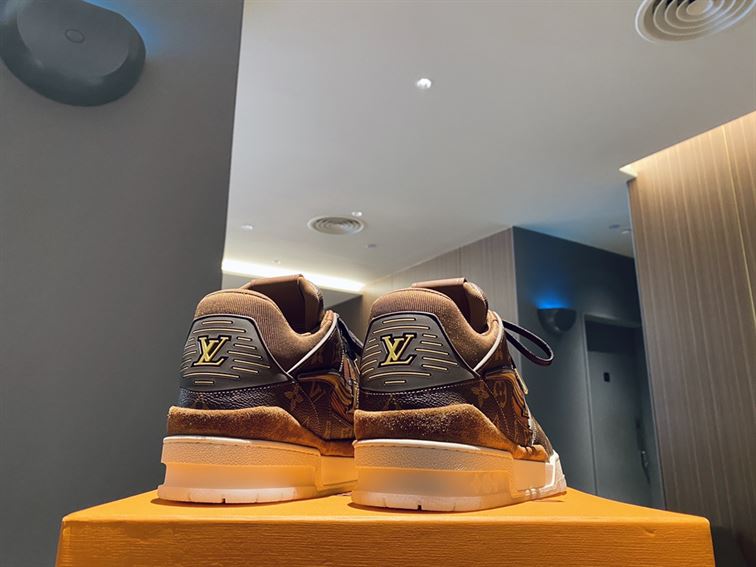 LV Shoes Replica TRAINER SNEAKER   LVS011