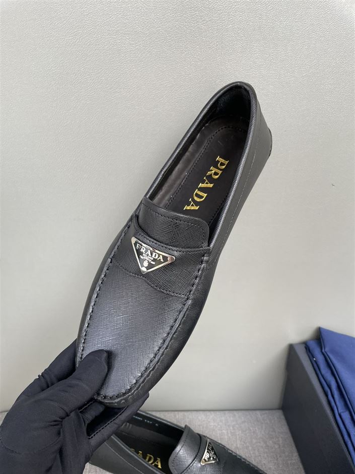 PRADA SAFFIANO LEATHER DRIVER   PRS036