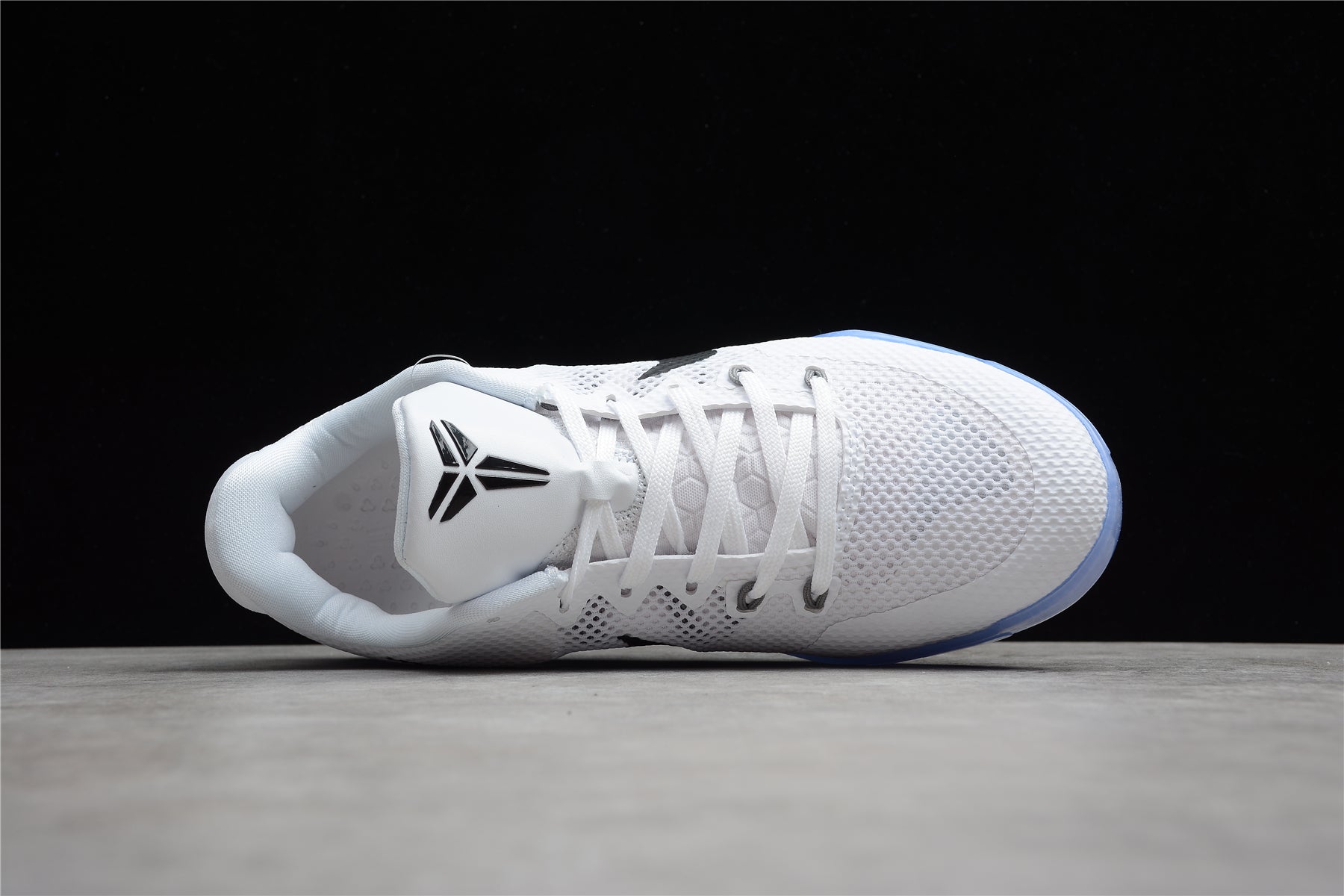 NIKE KOBE 11 x TEAM BANK WHITE