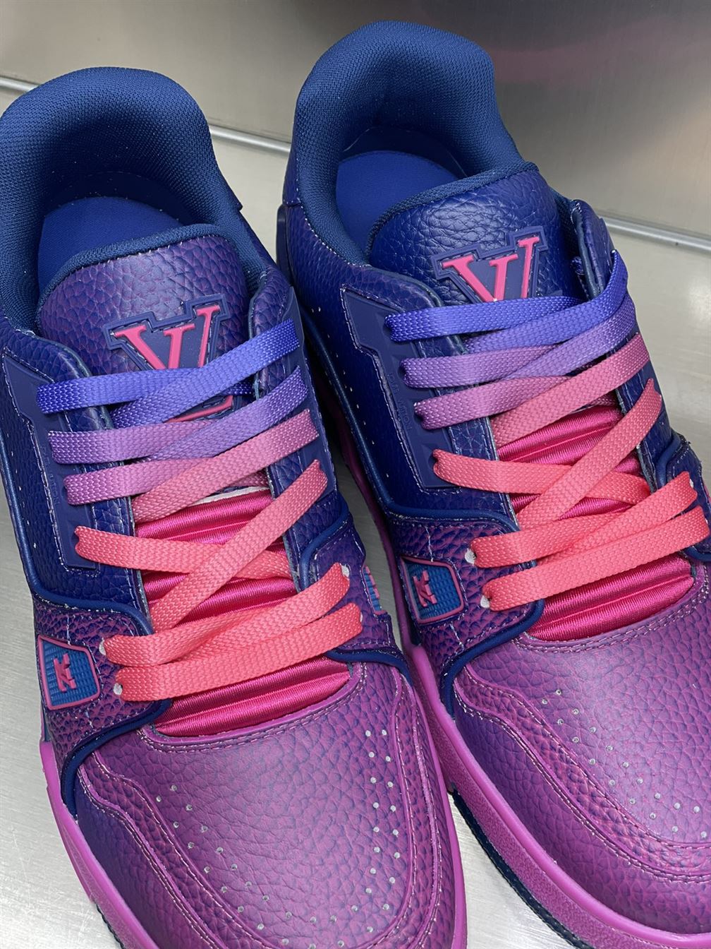 LOUIS VUITTON TRAINER SNEAKERS IN PINK   LVS003