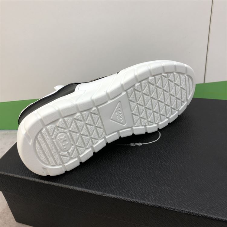 PRADA LEATHER SNEAKERS   PRS016