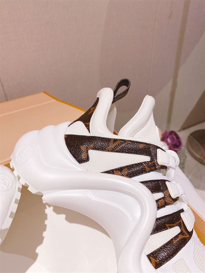 LOUIS VUITTON ARCHLIGHT TRAINERS   LVS106