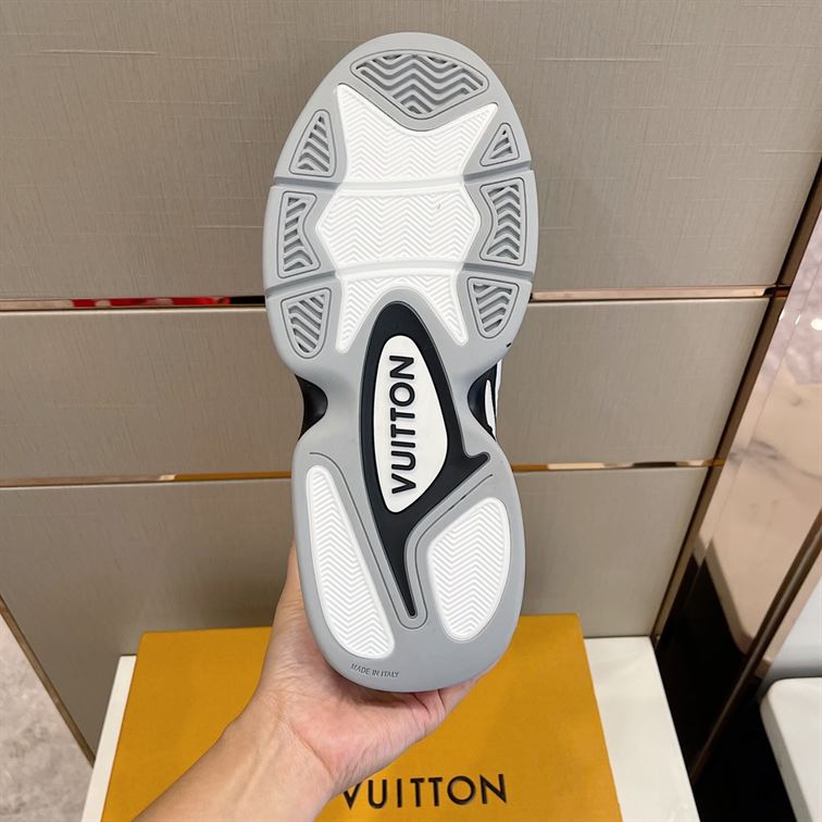 LOUIS VUITTON LV TRAINER 2 SNEAKER   LVS056