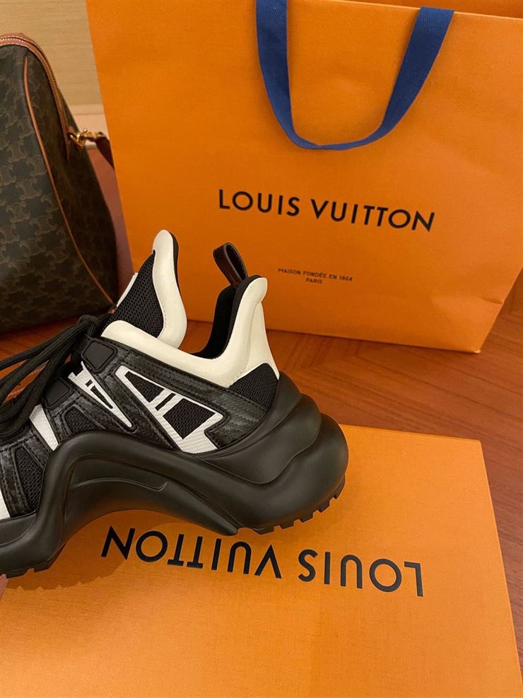 LOUIS VUITTON ARCHLIGHT TRAINERS   LVS097
