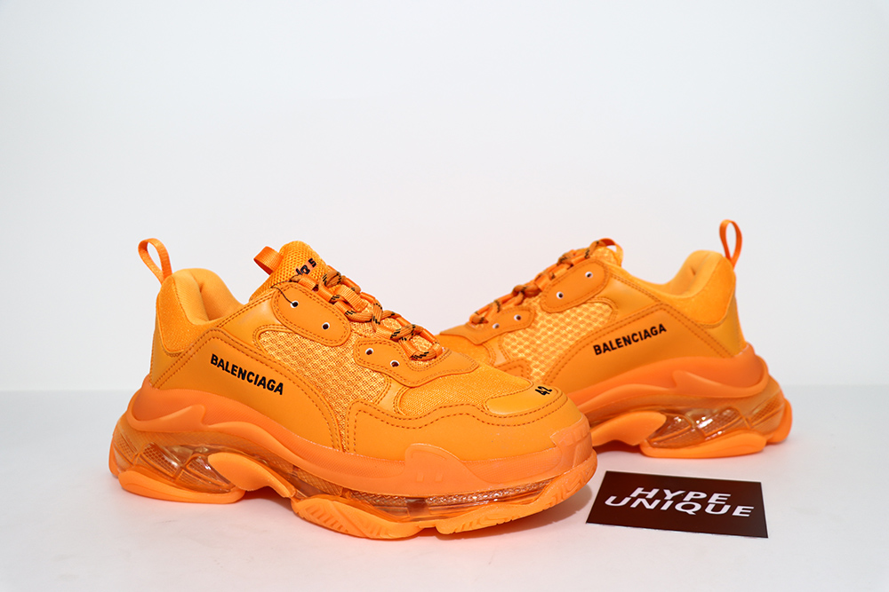 BALENCIAGA TRIPLE S SNEKAER  Orange