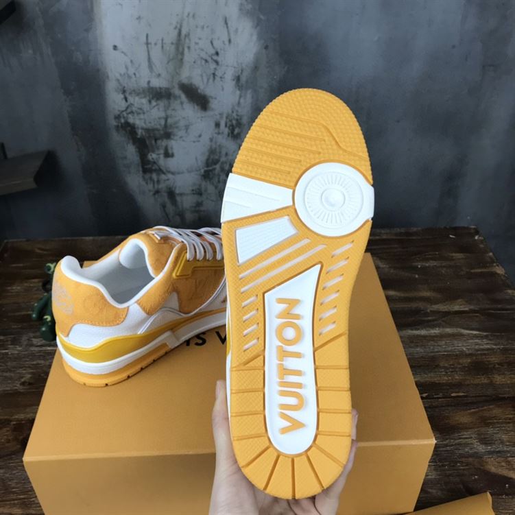 LOUIS VUITTON TRAINER SNEAKER   LVS033