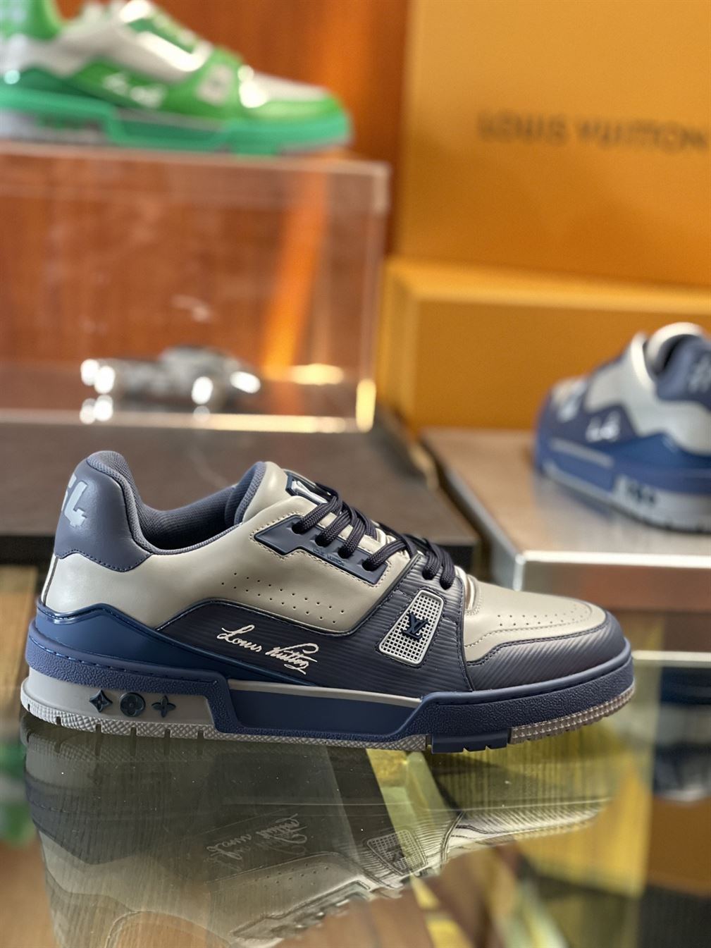 LOUIS VUITTON LV TRAINER SNEAKER   LVS062