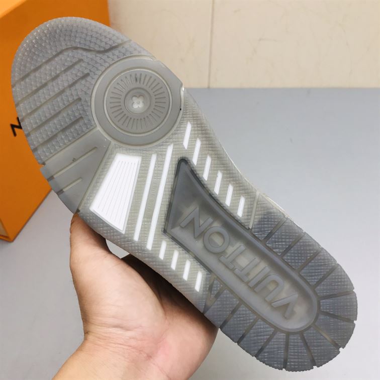LOUIS VUITTON TRAINER SNEAKER   LVS123