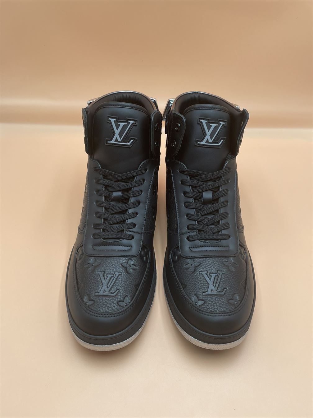LOUIS VUITTON RIVOLI BOOTS   LVS103