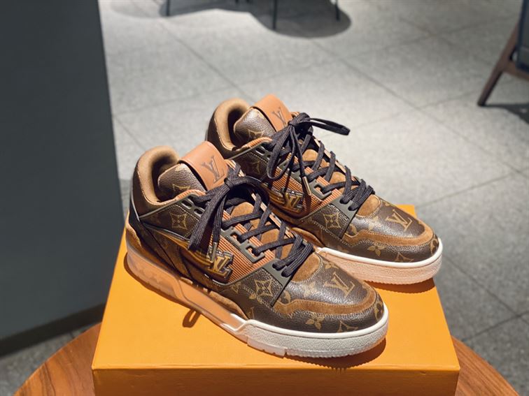 LV Shoes Replica TRAINER SNEAKER   LVS011