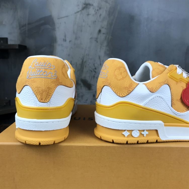LOUIS VUITTON TRAINER SNEAKER   LVS033