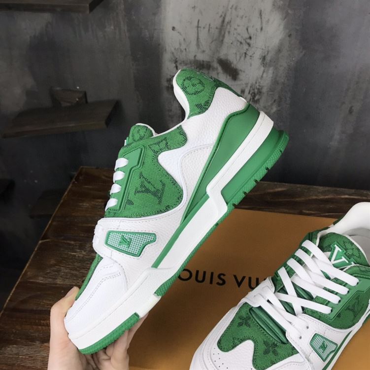 LOUIS VUITTON TRAINER SNEAKER   LVS032