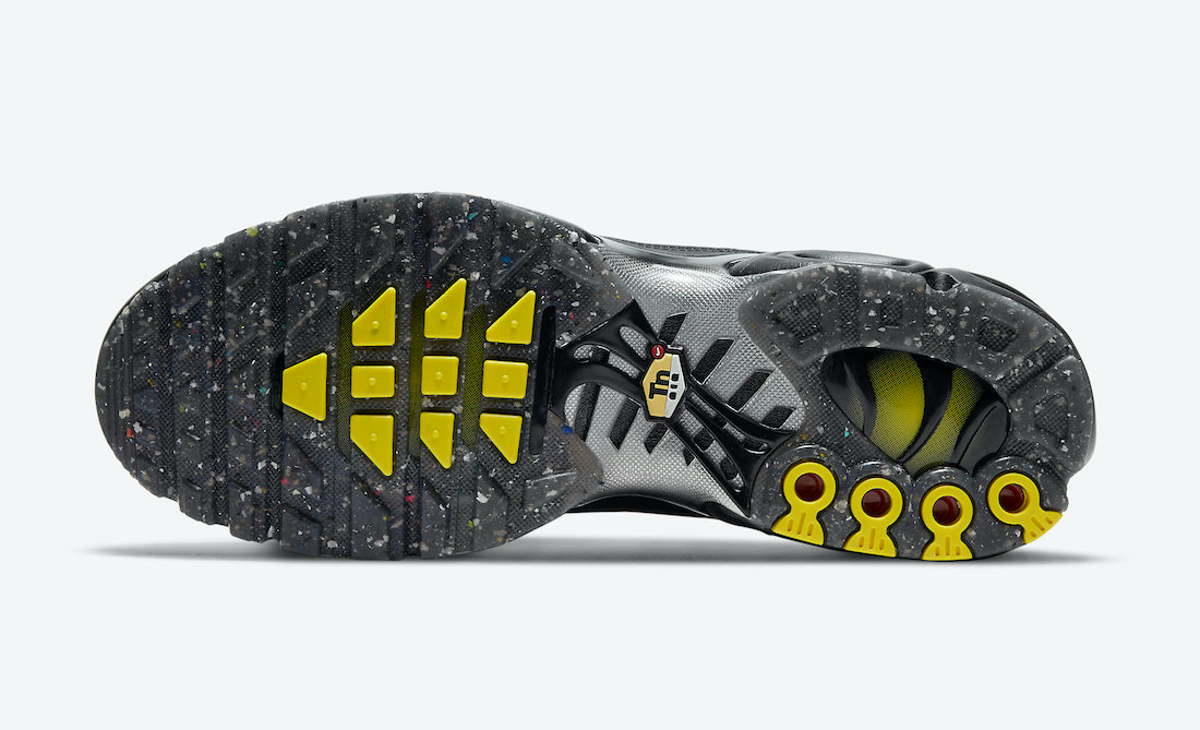 Air Max Plus  Black Total Orange  DD7112-002