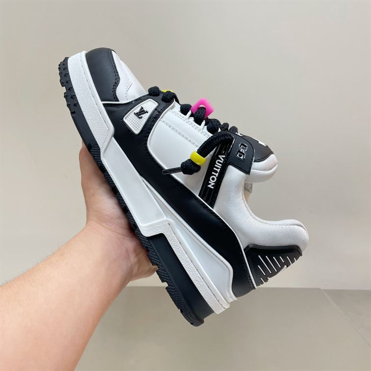 LOUIS VUITTON TRAINER MAXI LOW-TOP SNEAKERS IN WHITE AND BLACK   LVS116