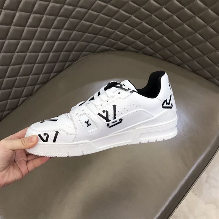 LOUIS VUITTON LV TRAINER SNEAKER   LVS054