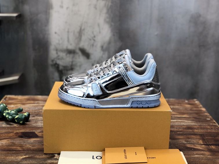 LOUIS VUITTON TRAINER SNEAKERS IN SILVER METALLIC CANVAS   LVS035