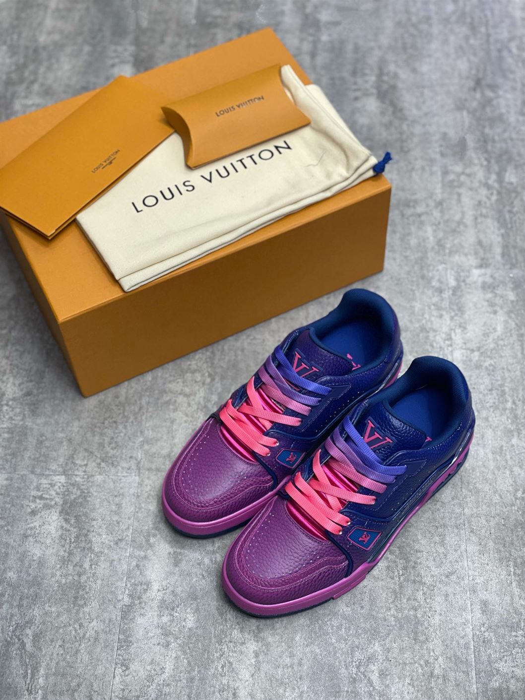 LOUIS VUITTON TRAINER SNEAKERS IN PINK   LVS003