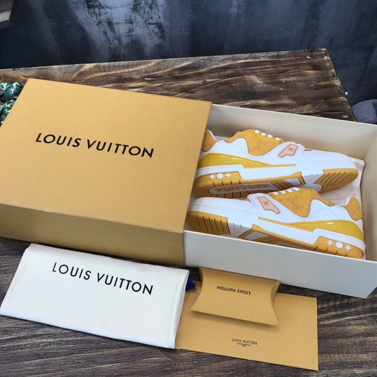 LOUIS VUITTON TRAINER SNEAKER   LVS033