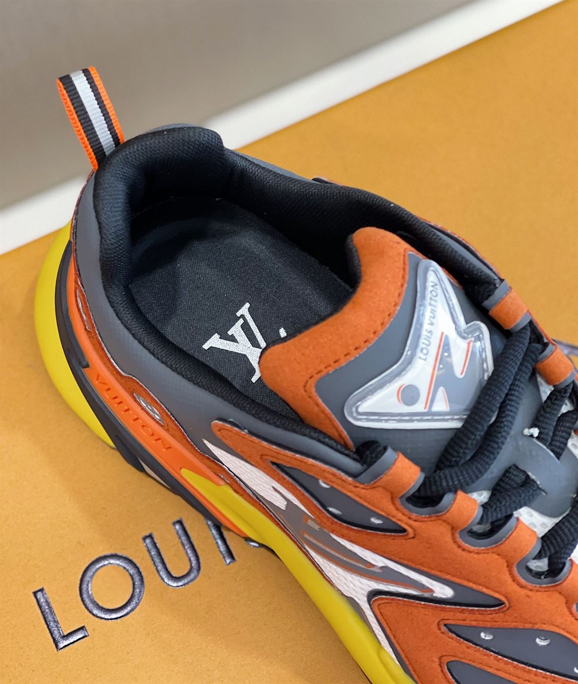 LOUIS VUITTON Dupe RUNNER TATIC SNEAKER   LVS027