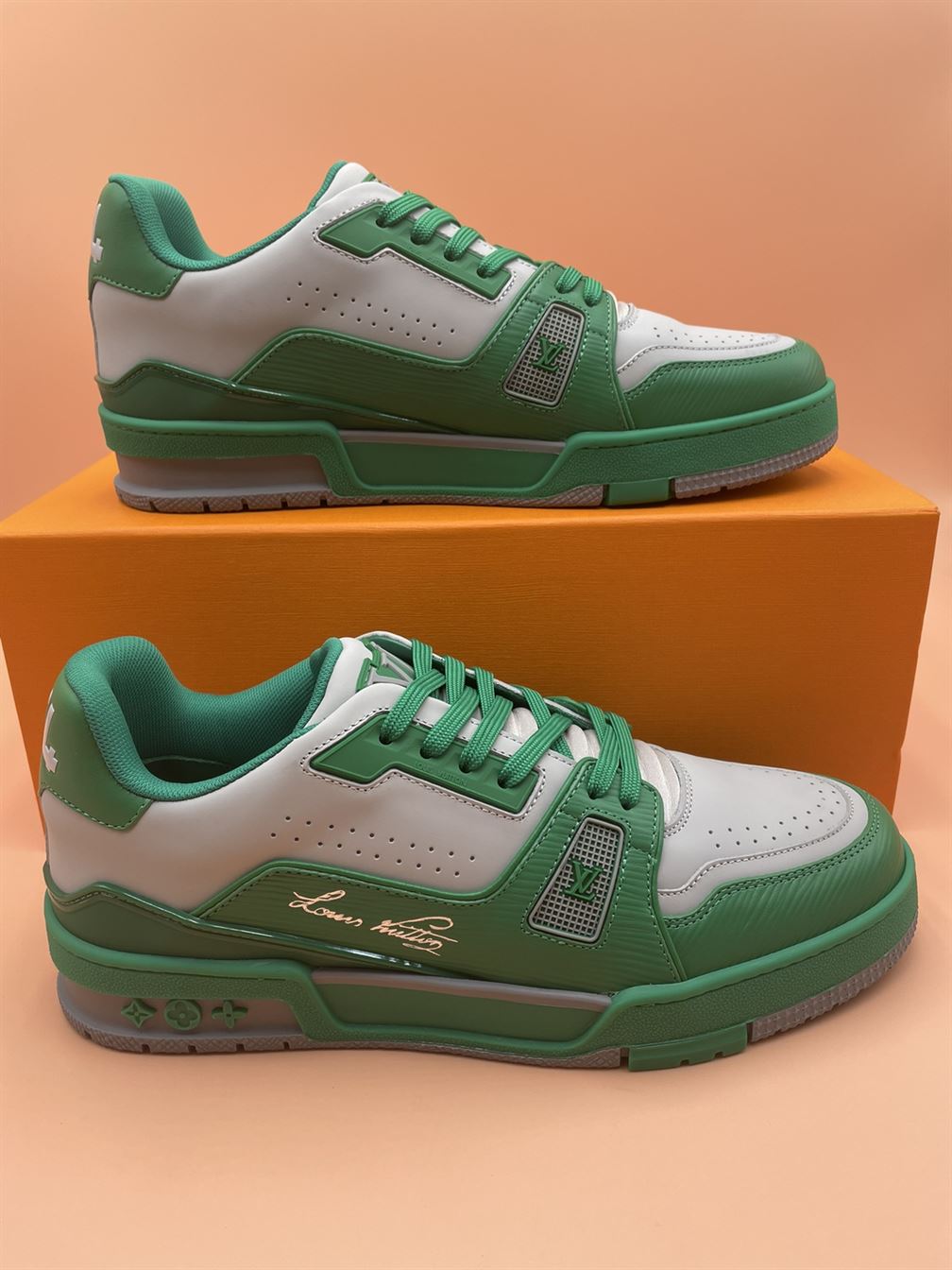 LOUIS VUITTON LV TRAINER SNEAKER   LVS060