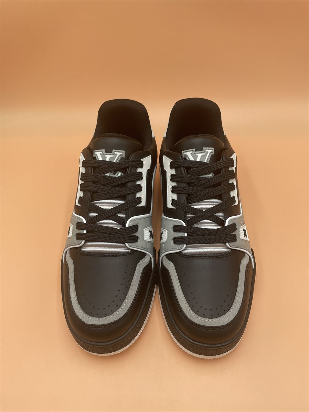 LOUIS VUITTON TRAINER SNEAKER BLACK   LVS126