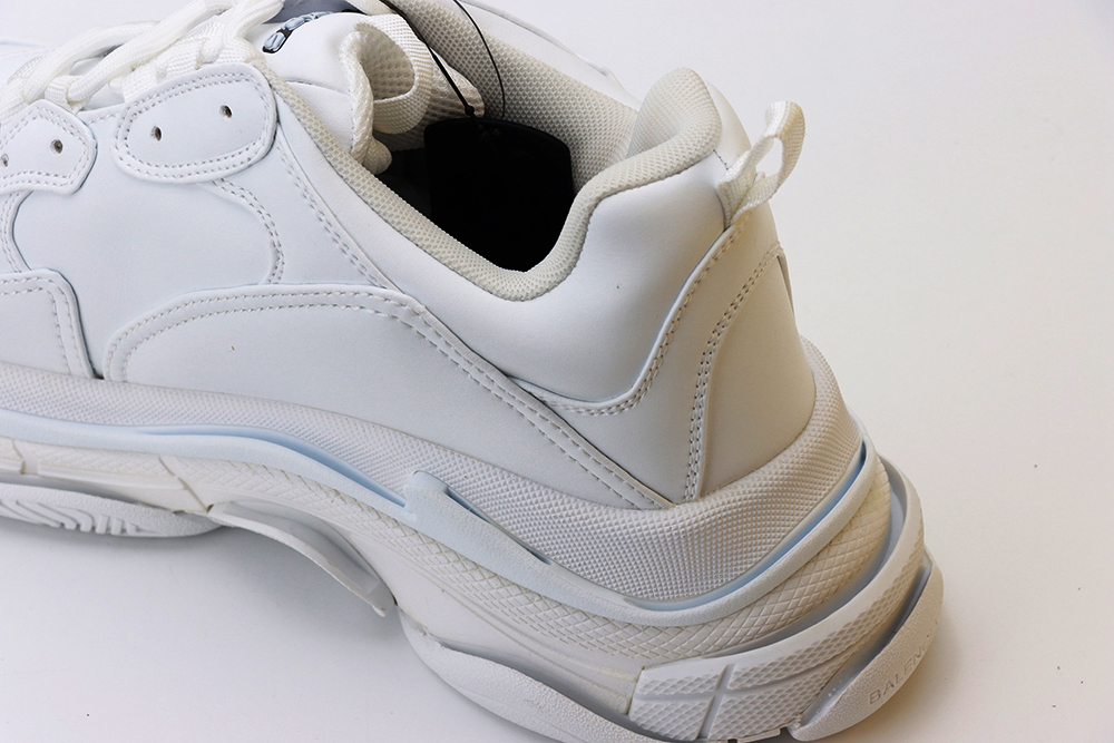 BALENCIAGA TRIPLE S SNEKAER  WHITE