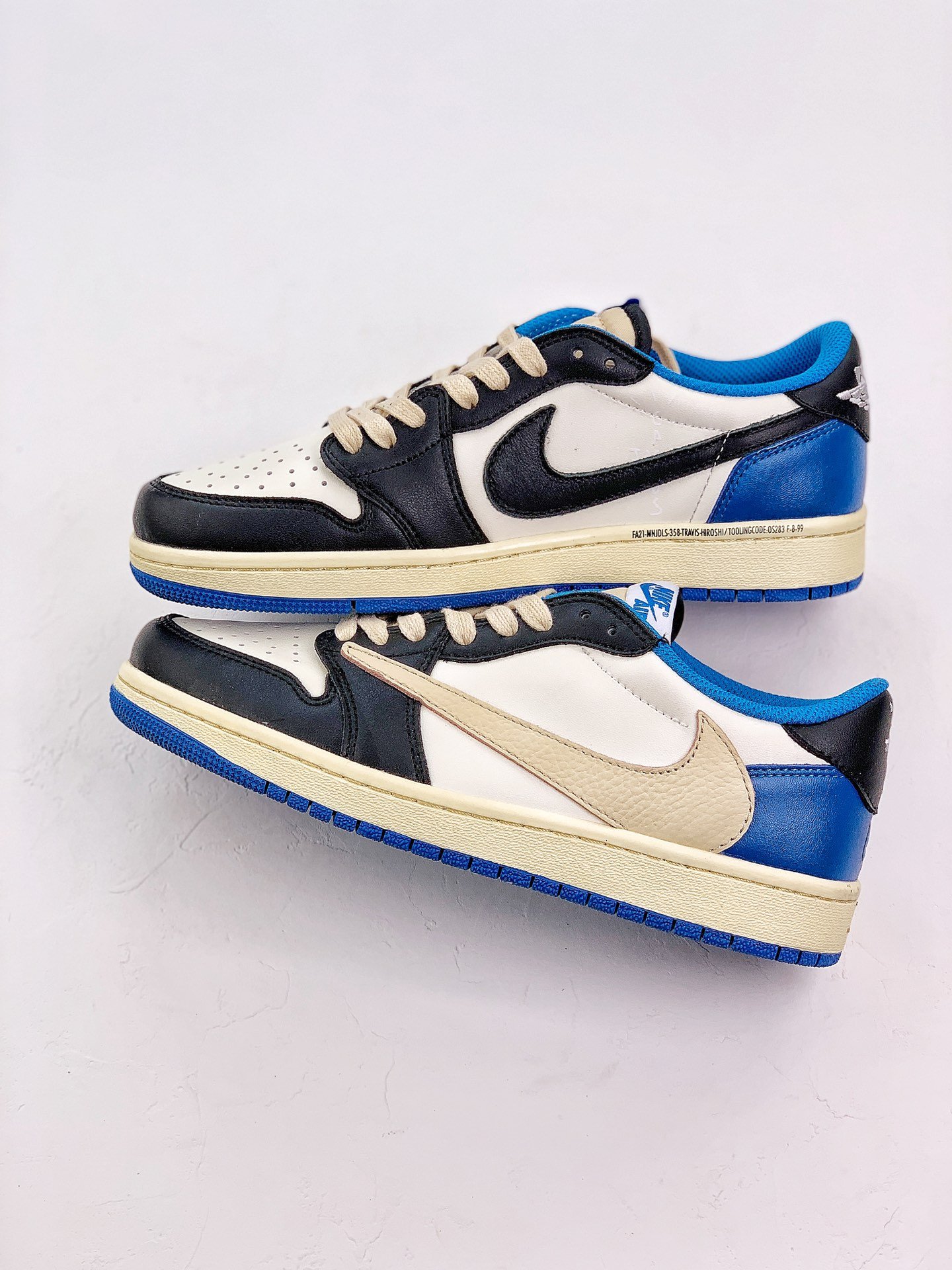Jordan 1 Low fragment design x Travis Scott extended size
